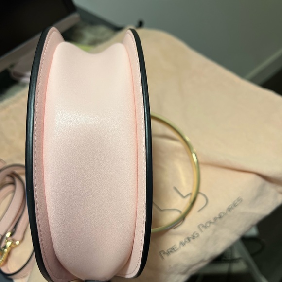 bb | Arch Handbag - Picture 8 of 8